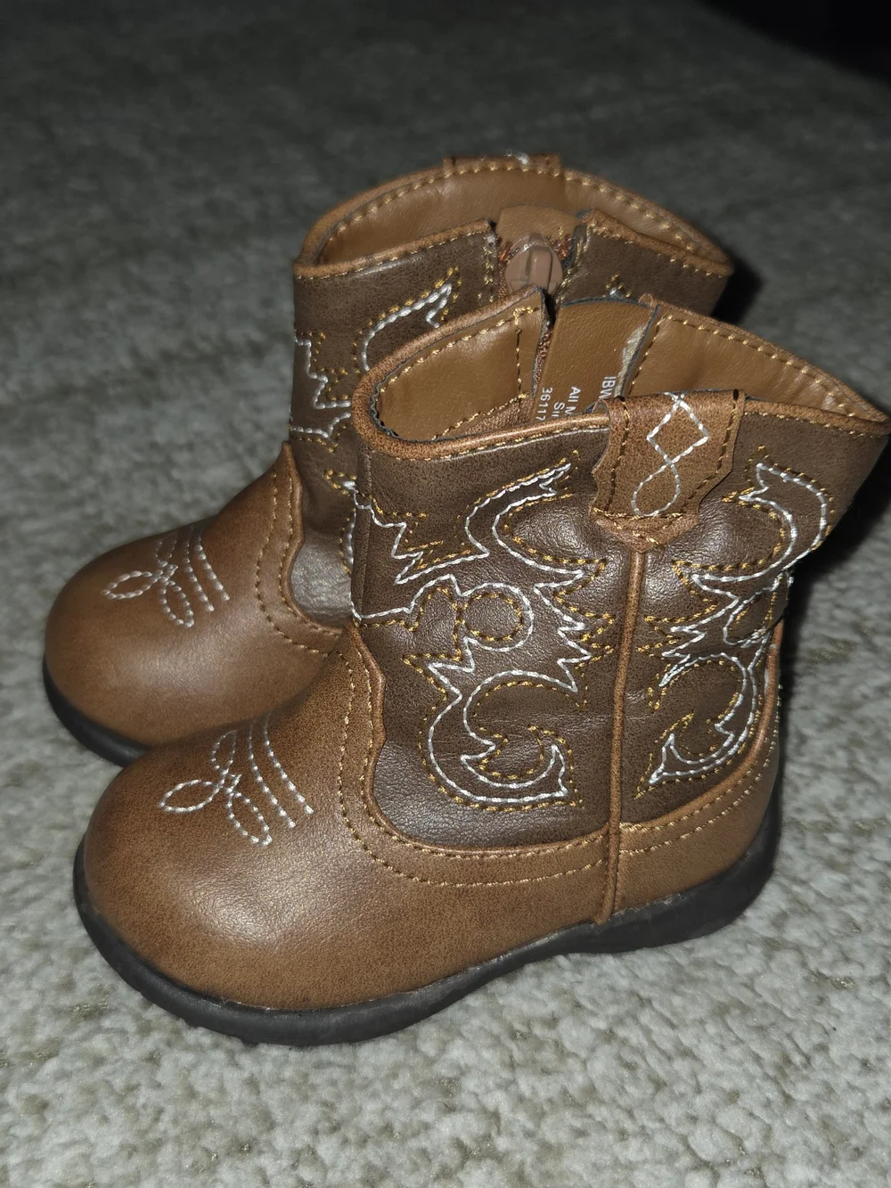 Size 4 Unisex Brown Western Cowboy Boots with Embroidered Detail